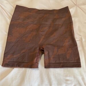 High-Rise Brown Camo Seamless Bike Shorts